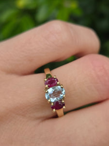 2160: Vintage; 9ct Gold Blue Aquamarine Scarlet Red Topaz Dress Ring- seductive combination