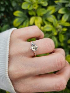 1092: Vintage Rare 18ct Mixed Gold Yellow Diamond Diamonds Ring- lovely combination