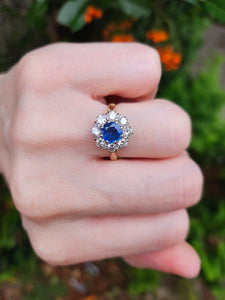 0578: Vintage: 18ct Gold Cornflower Blue Sapphire Diamonds Cluster Ring- extremely fine example