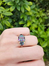 Load image into Gallery viewer, 0406: Vintage: 9ct Gold Caribbean Topaz Trilogy Ring- geometric symmetry, lovely colours
