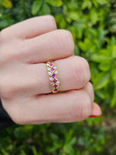 Cargar imagen en el visor de la galería, 0954: Vintage: 18ct Gold 7 Rich Red Rubies 12 Diamonds Geometric Set Stacker/Dress Ring- exquisite
