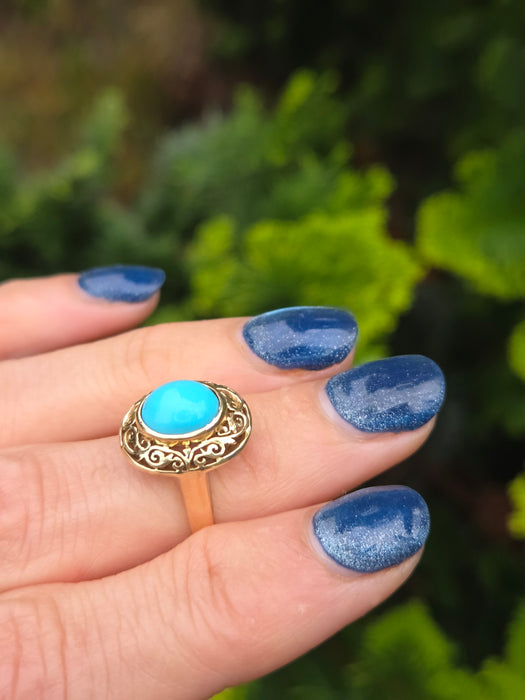 6478  Vintage: 18ct Gold Cabochon Turquoise Dress Ring