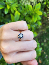 Load image into Gallery viewer, A0014: Vintage: 18ct Gold Diamond Blue Sapphires Daisy Ring
