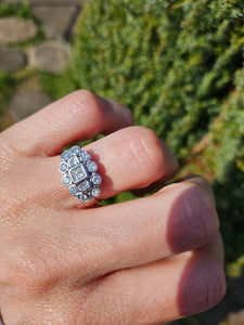 1202: Vintage; 18ct White Gold Art Deco Style Diamonds Cluster Ring- high calibre, sparkling natural diamonds