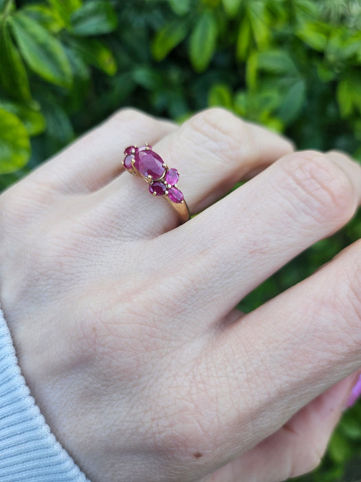 6343 Vintage: 9ct Gold 7 Raspberry Rubies Geometric Set Dress Ring