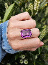 Load image into Gallery viewer, 1367: Vintage: 18ct Gold Large Emerald Cut Purple Sapphire Cocktail Ring-

