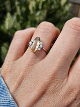 Cargar imagen en el visor de la galería, 1237: Vintage: 18ct White Gold Marquise- Cut Citrine Diamonds Ring- From 1980

