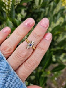 6074-Antique: Art Deco 18ct Gold Cornflower Blue Sapphire 14 Diamonds Ring- Geometric, sparkling, symmetry