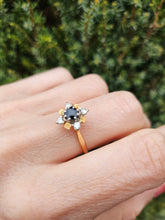 Cargar imagen en el visor de la galería, 1401: Vintage: 18ct Gold French Blue Sapphire Diamonds Flower Head Ring
