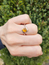 Load image into Gallery viewer, 1236: Vintage: 18ct White Gold Round Cut Yellow Citrine Illusion Set Dress Ring- Lush!
