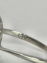 Cargar imagen en el visor de la galería, 9079:Vintage: 18ct White Gold Cornflower Blue Sapphire 23 Diamonds Art Deco Style Target Ring

