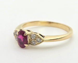 Vintage: 18ct Gold Ruby Diamonds Trefoil Set Ring- Lovely piece