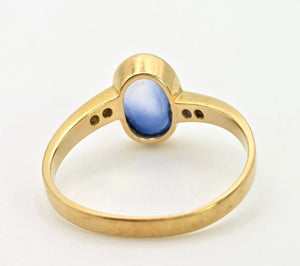 2308: Vintage:, 18ct Gol Cornflower Blue Sapphire Diamonds Ring- Lovely cut & colour