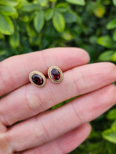 Load image into Gallery viewer, 0556: Vintage: 9ct Gold Cabochon Garnet Stud Earrings-
