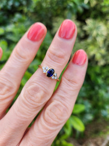 9081: Vintage: 18ct Gold French Blue Sapphire Diamonds Trefoil Set Ring- simply gorgeous