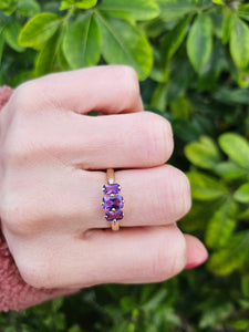 0732: Vintage: 9ct Gold Lilac Amethysts Diamonds Trilogy Ring,