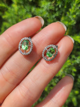 Cargar imagen en el visor de la galería, 1453: Vintage: 18ct White Gold Peridot 52 Diamonds Stud Earrings- lovely sparkle
