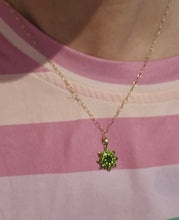 Load image into Gallery viewer, 0579: Vintage: Petite 9ct Gold Green Diopsides Floral Pendant &amp; Necklace (45cm)
