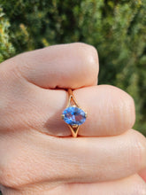 Cargar imagen en el visor de la galería, 6035: Vintage &amp; Exquisite 18ct Gold Blue Aquamarine Solitaire Ring- gorgeous stone, understated beauty.
