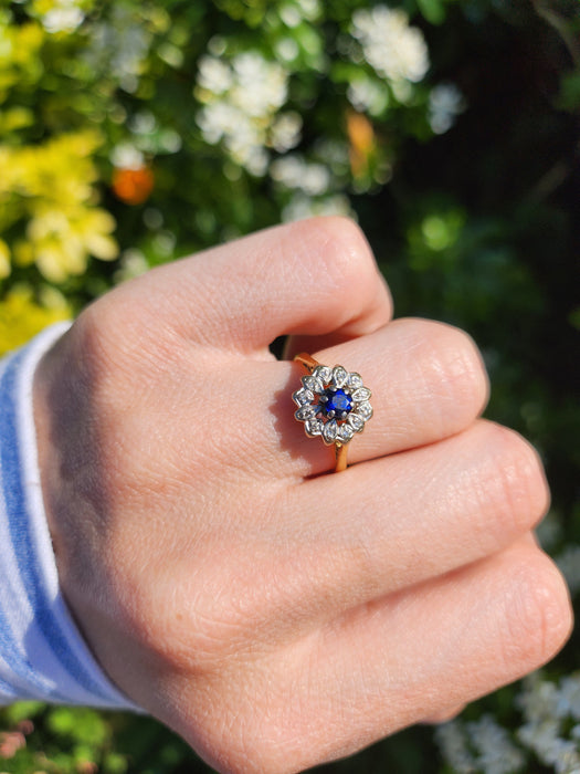 6052 Vintage & Old: 18ct Gold Blue Sapphire 12 Diamonds Flower Head Ring