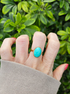 0906: Vintage: Italian 18ct Gold Cabochon Turquoise Ring- Exquisite