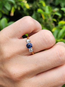 1854: Vintage: 18ct Gold Platinum Cornflower Blue Sapphire Diamonds (0.34ct) 3-Stone Straight Ring