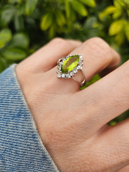 1258: Vintage: 9ct Gold Lime Green Peridot Glacier Topaz Cocktail Ring- lovely combination