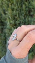 Cargar imagen en el visor de la galería, 1828 Art Deco 18ct White Gold  Diamonds (1.06ct) Panel Ring- Exceptional
