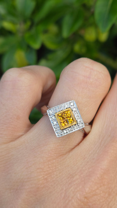 2286 Vintage: 18ct White Gold Yellow Sapphires Diamonds Geometric Set Ring