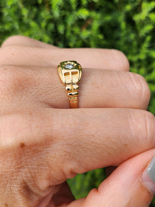 6497 Vintage: 18ct Yellow Gold 0.17ct Diamond Star Set Signet Ring