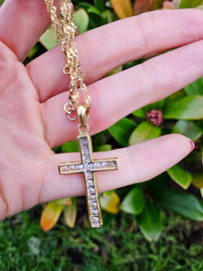 0924: Vintage & Exquisite; 1.5ct Diamonds Cross Pendant & Necklace 18ct Gold- Elegance personified