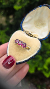 2540- Vintage: 9ct Gold Purple Amethyst Diamonds Trilogy Ring