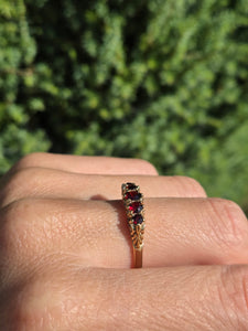 7752: Vintage; 9ct Gold 5 Rich Red Garnets Stacker/Dress Ring