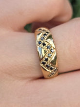 Load image into Gallery viewer, 9179 Vintage: rare 9ct Gold 17 Black Diamonds Ring- sparkling symmetry
