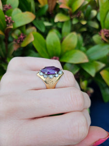 0763: Vintage & Rare: 18ct Gold Corundum Alexandrite 10 Diamonds Cocktail Ring- statement weight