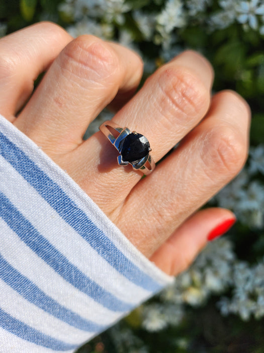 6083- Vintage: 18ct White Gold Pear Cut French Blue Sapphire Solitaire- Exquisite