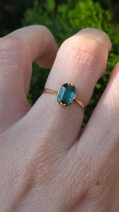 Vintage: 18ct Gold Green Tourmaline Solitaire Ring