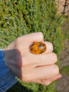 6040 Vintage: 18ct Gold Large Amber Statement Cocktail Ring - WOW