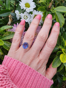 7220:Vintage Rare: 10ct White  Gold Colour Change Blue Fluorite Cocktail Ring- lovely cut and colour array