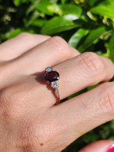 Cargar imagen en el visor de la galería, 1830: Vintage: 18ct Gold Almandine Garnet Diamonds 3-Stone Straight Ring- Superb
