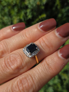 9065: Vintage: 18ct Gold Blue Sapphire (2ct) Diamonds Art Deco Style Ring-