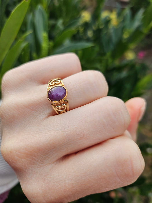 0994: Vintage: 9ct Gold Cabochon Star Ruby Openwork Ring- a splendid example