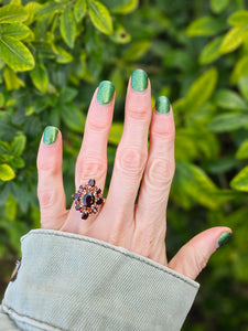 0524: Vintage: 9ct Gold 23 Red Garnets Geometric Set Cocktail Ring-