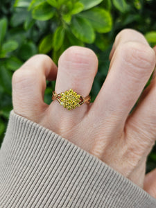 0721: Vintage: 9ct Gold Amarillo Diamonds Flower Head Ring- 19 natural, sparkling diamonds