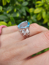 Load image into Gallery viewer, 1325: Vintage: Dramatic: 9ct White Gold Large Swiss Blue Topaz Cocktail Ring
