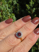 Cargar imagen en el visor de la galería, 6162: Vintage: 18ct Gold Platinum Garnet Diamonds Target Ring- a fine example
