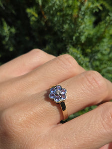 2115: Vintage: 9ct Gold 6 Tanzanites Diamond Floral Daisy Ring