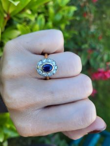 9056: Vintage Old: 18ct Gold French Blue Sapphire Diamonds Cluster Ring