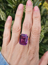 Load image into Gallery viewer, 1367: Vintage: 18ct Gold Large Emerald Cut Purple Sapphire Cocktail Ring-

