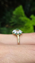 Load image into Gallery viewer, 2546- Vintage: 9ct Gold 9 Emeralds 8 White Opals Daisy Flower Head Ring
